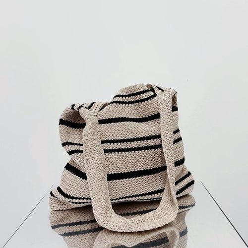 Einfache gestreifte Stricktasche