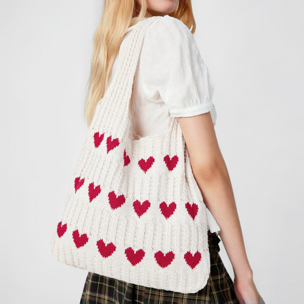 Bolso de ganchillo con patrón de corazones