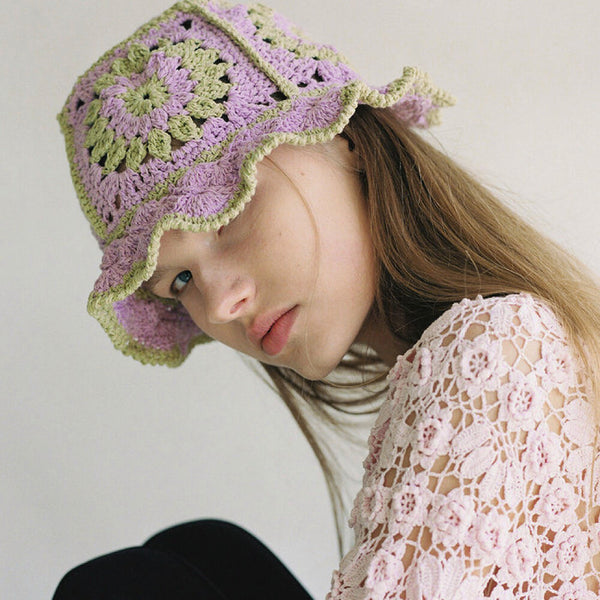 Chapeau en crochet à fleurs